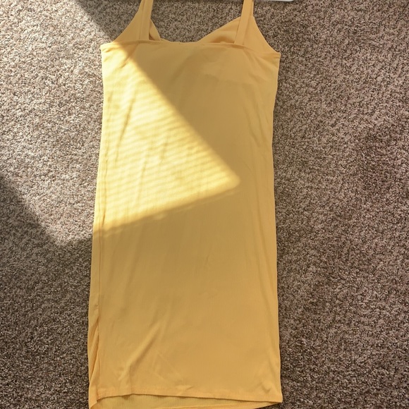 Butter yellow twist front midi dress - Picture 4 of 6